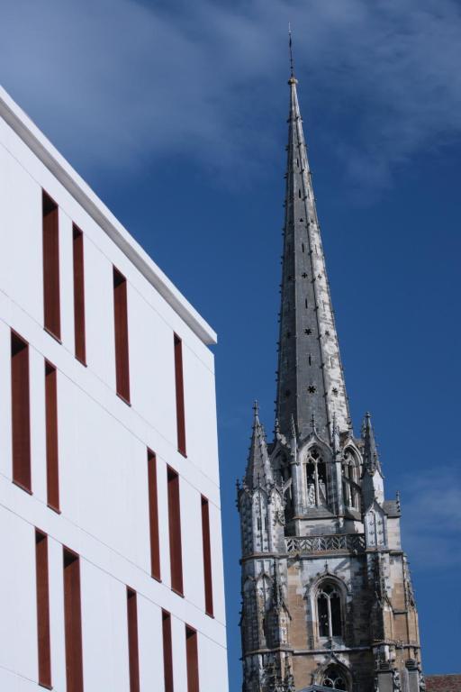 بايون Temporesidence Cathedrale المظهر الخارجي الصورة