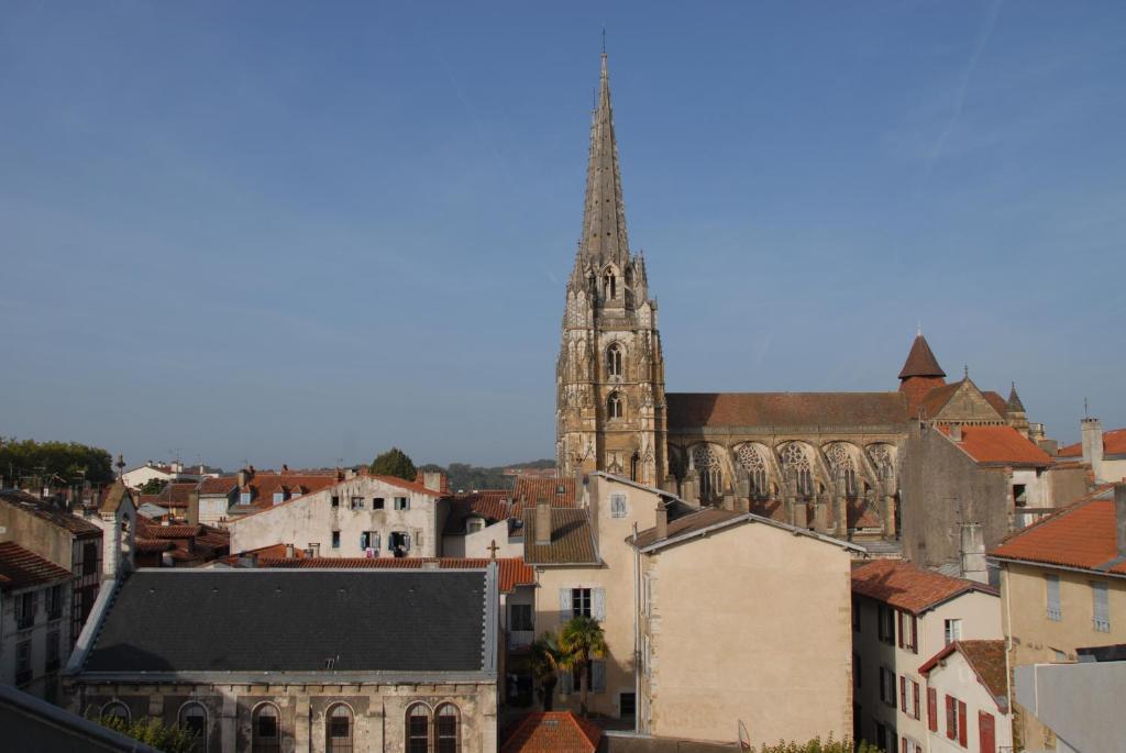 بايون Temporesidence Cathedrale المظهر الخارجي الصورة